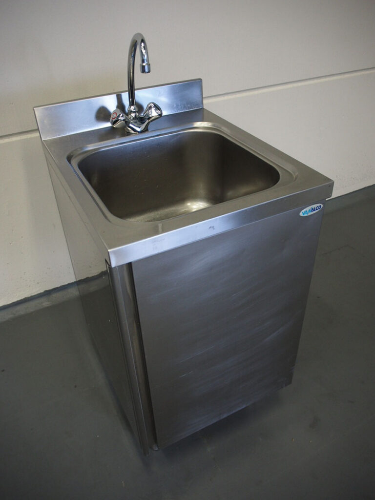 Stainless steel sink
