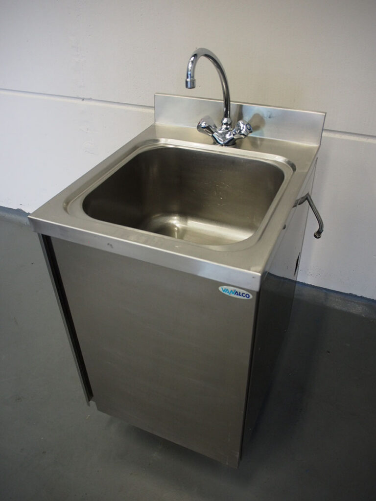 Stainless steel sink