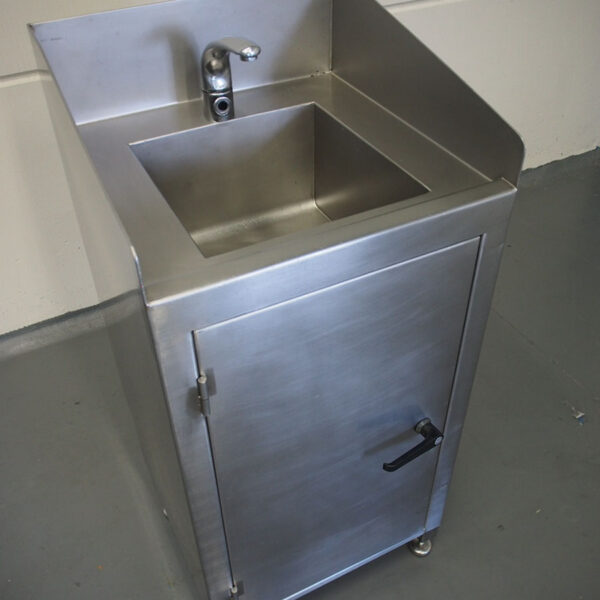 Stainless steel sink