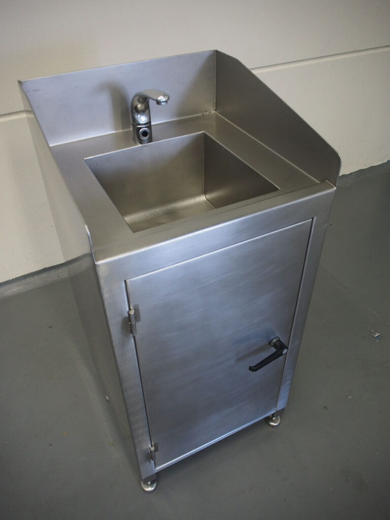 Stainless steel sink