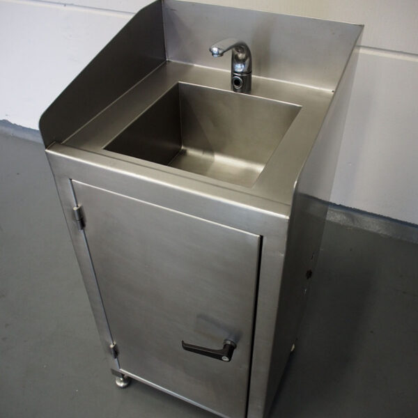 Stainless steel sink