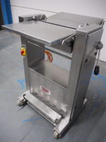 Maja skinning machine