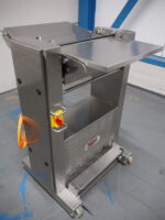 Maja skinning machine