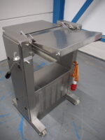 Maja skinning machine
