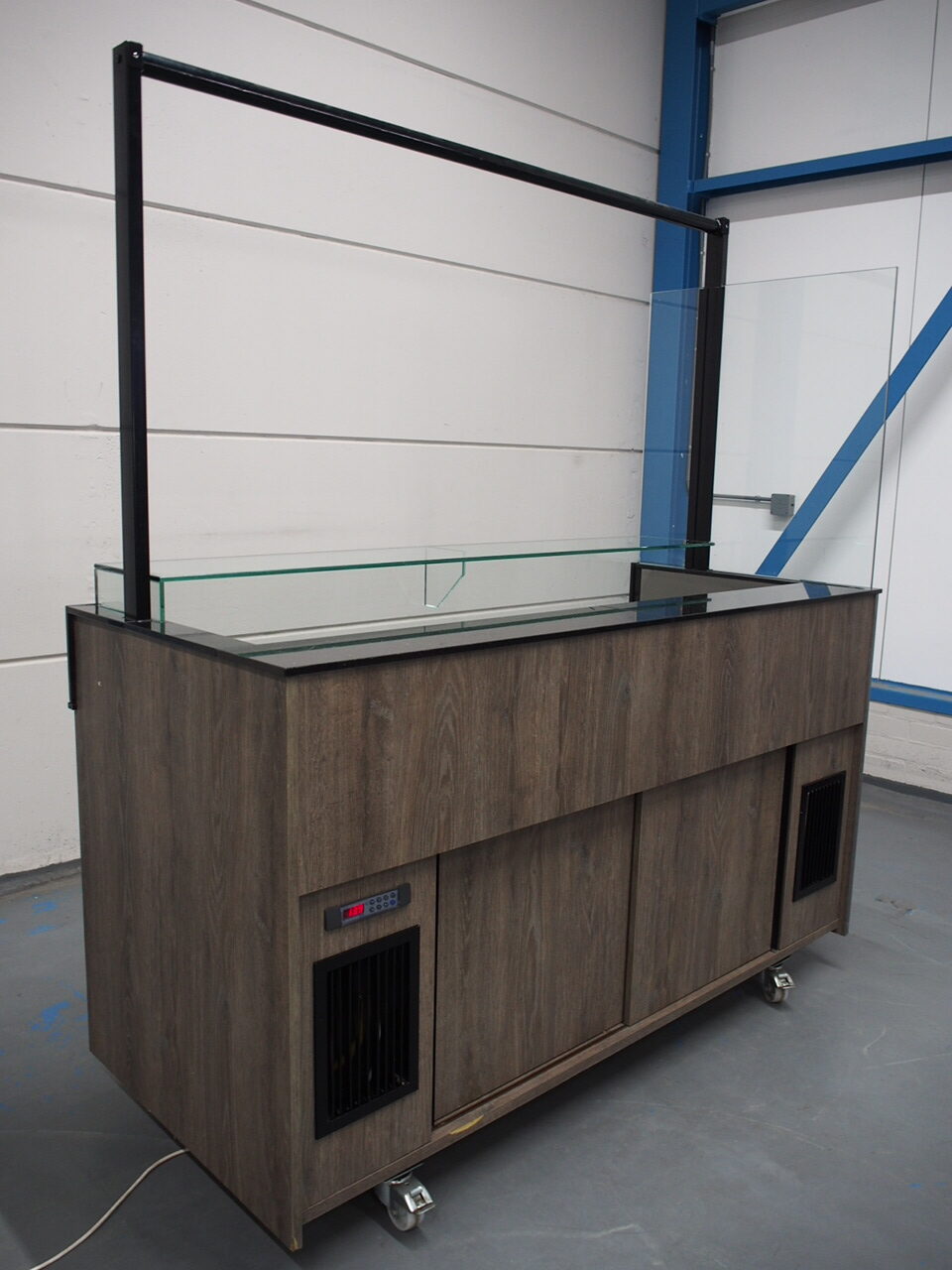 Mobile cooling cabinet Mobile cooling cabinet